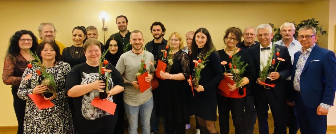 Die Geschäftsleitung gratulierte den Jubilaren und zukünftigen Rentnern.