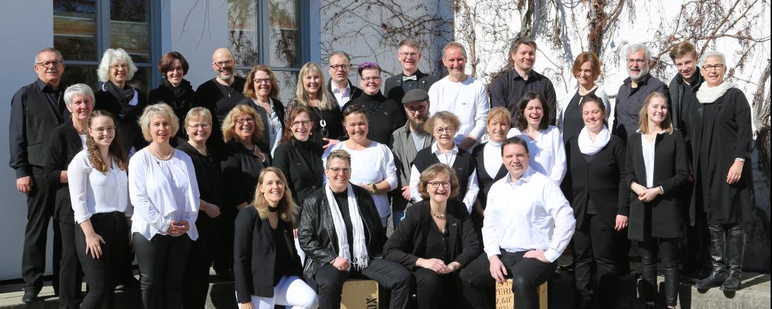 Das Bild zeigt den Chor „S(w)inging Gospel“