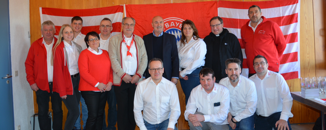 Das Bild zeigt den Fanclub Red Wood Cats.