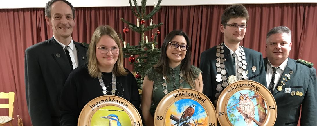 Das Bild zeigt: v.l.n.r: 1. Sportwart Matthias Herb, Jana Rieger, Angelina Rau, Daniel Miehling, 1. Schützenmeister Armin Durner.