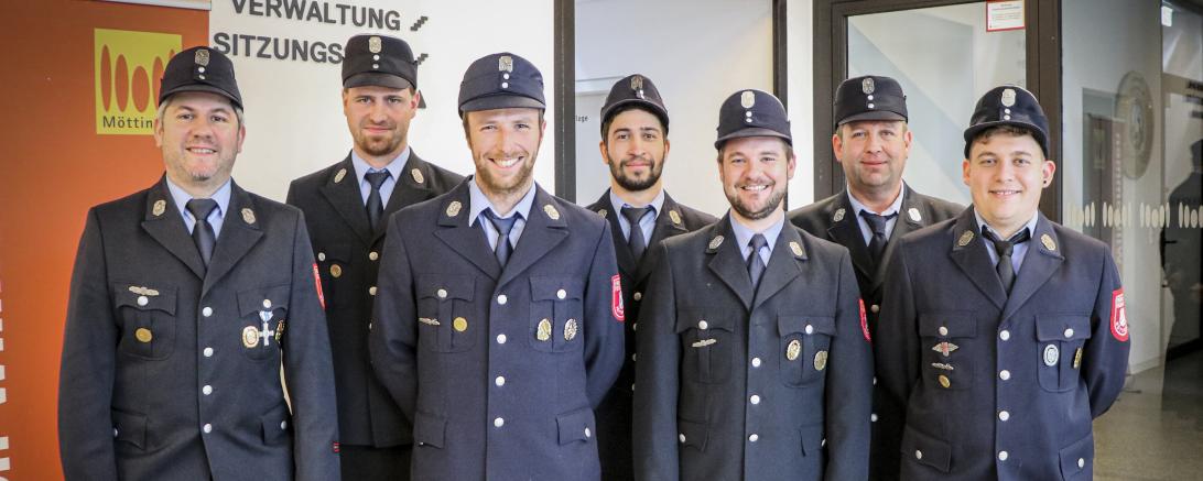 Auf dem Foto v.l.n.r. Christian Dannhorn, Simon Ganzenmüller (1. Kommandant), Christoph Meyer (2. Kommandant), Christoph Offinger (Fahnenträger), Dominik Schäff (1. Vorstand), Michael Bauer und Julian Achinger (2. Vorstand).