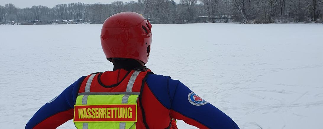 Auf dem Bild ist die Kreiswasserwacht Nordschwaben zu sehen.