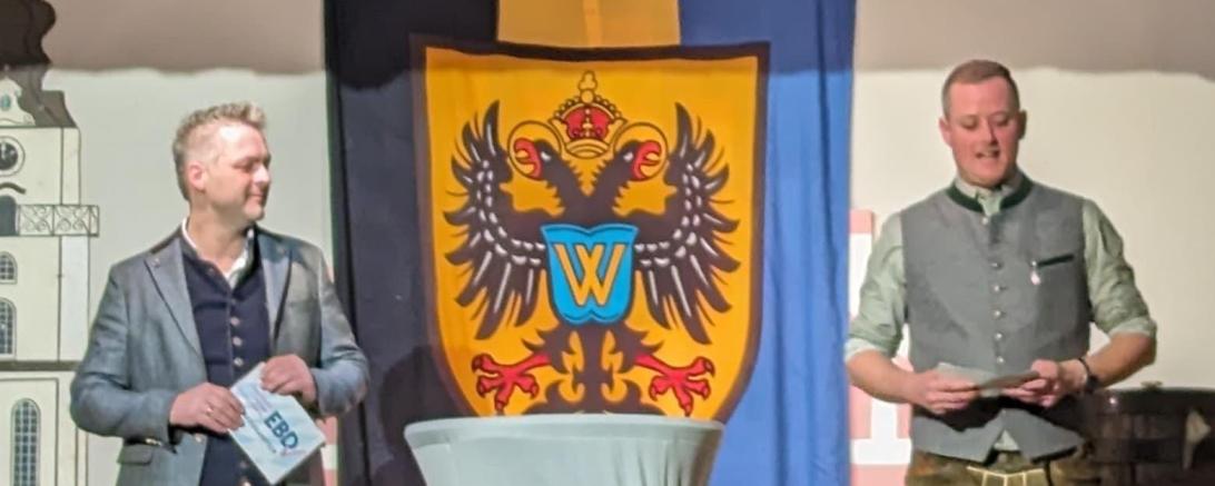 Florian Britzelmeir (li.) und Daniel Kopton beim EBD Starkbieranstich. 