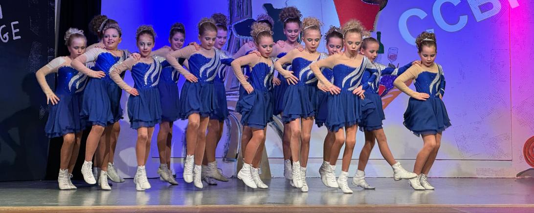 Das Bild zeigt eine Darbietung des Abends. 