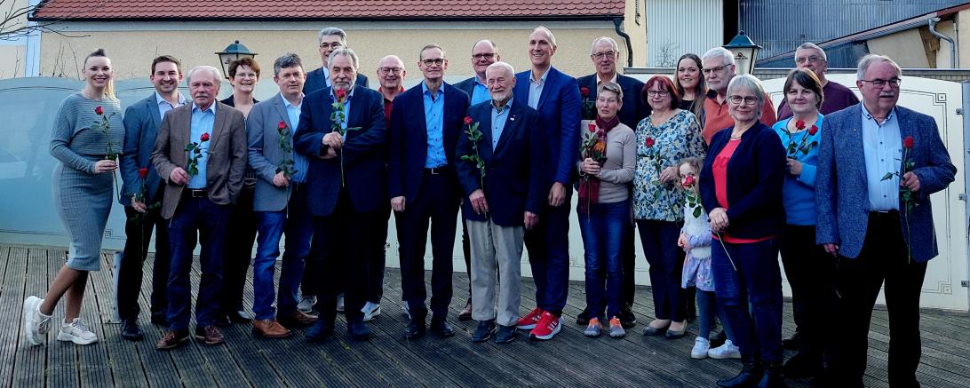 Hier sieht man die Jubilarinnen und Jubilare der SPD Donau-Ries.