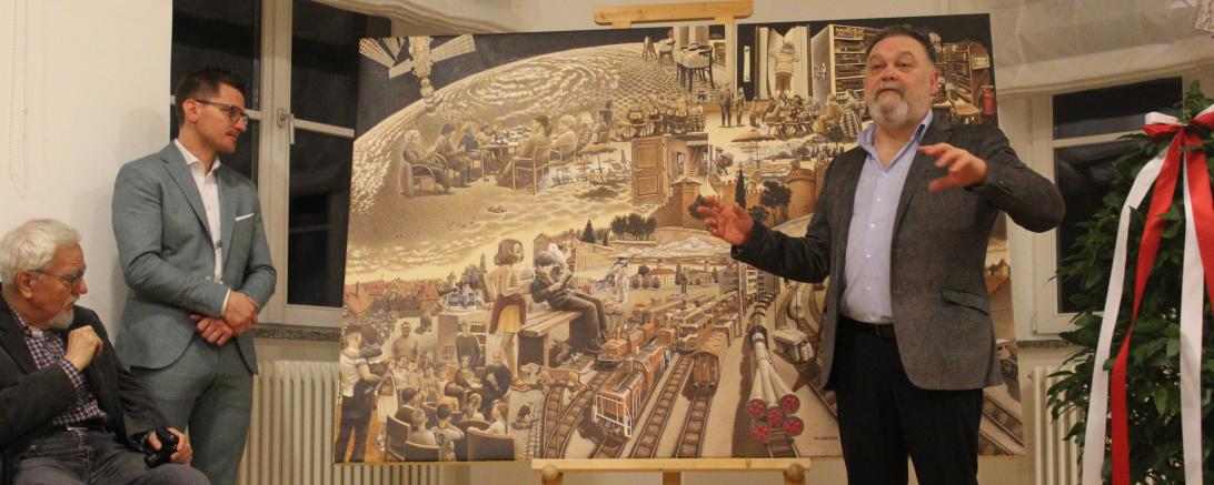 Alexander Wachtel (r.) stellt sein Gemälde vor.