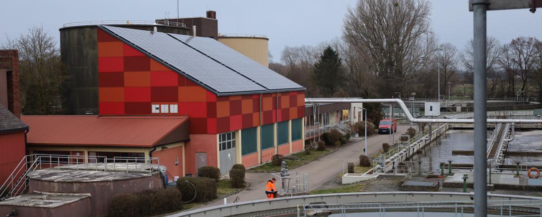 Neue Photovoltaikanlage auf Kläranlage