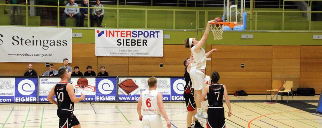 Hier sieht man den TSV Nördlingen im letzten Heimspiel der Saison gegen die Baskets Vilsbiburg.