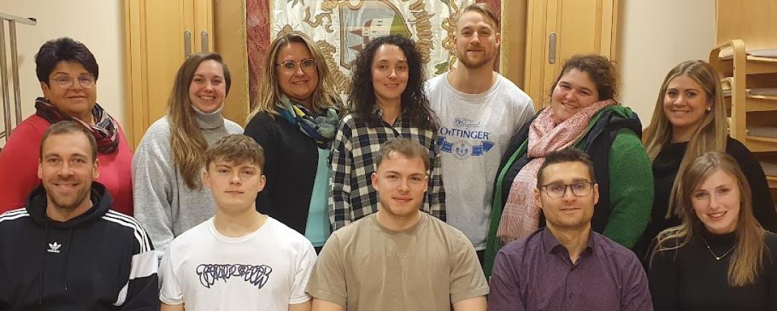 Hier sieht man die Theatergruppe Auhausen.