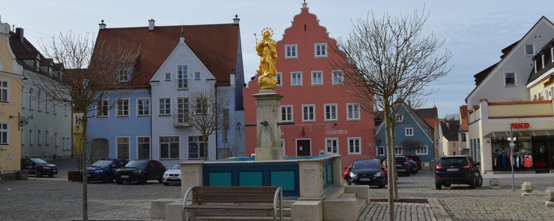 Auf dem Bild ist der Wemdinger Marktplatz zu sehen.
