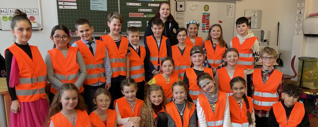 Das Bild zeigt die Warnwesten von RT1.