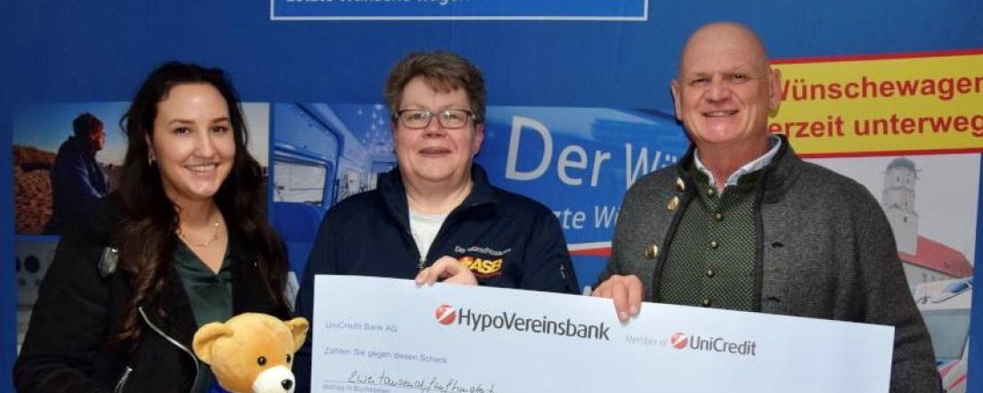 Der Wüschewagen freut sich über die Spende vom Kulinarium.