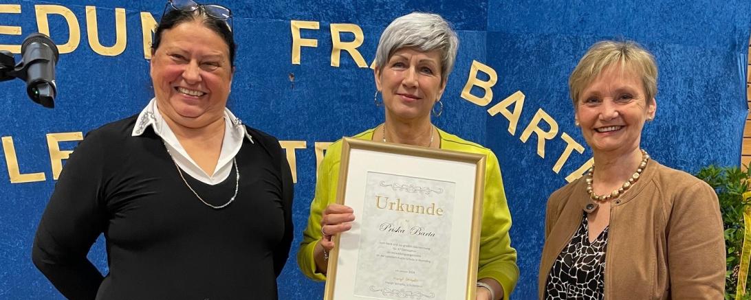 Das Bild zeigt die Verabschiedung an der Leonhart-Fuchs-Grund- und Mittelschule.