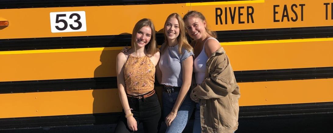 hier sieht man Schülerinnen beim Austausch in den USA.