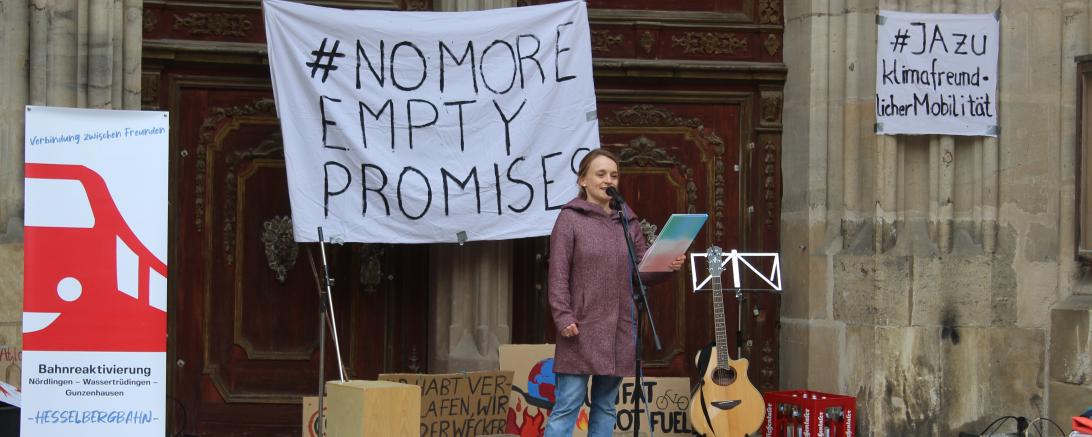 Hier sieht man Katharina Bucher von der Bürgerinitiative Verbindung zwischen Freunden.