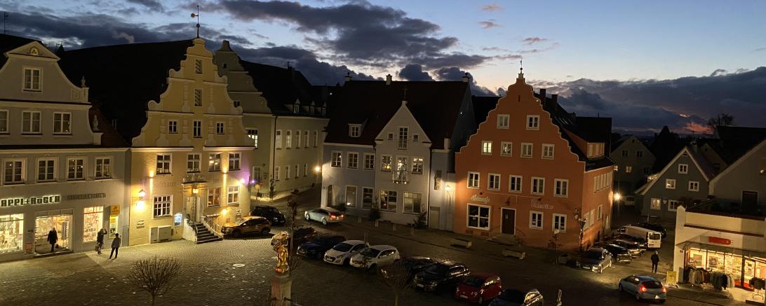 Marktplatz Wemding in der Nacht.