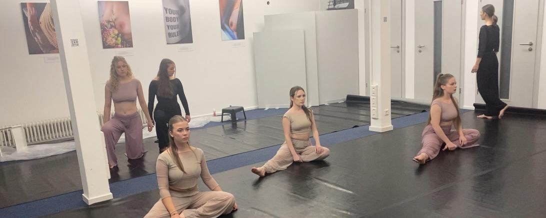 Dance-Company bereitet sich vor auf ihre Choreografie 