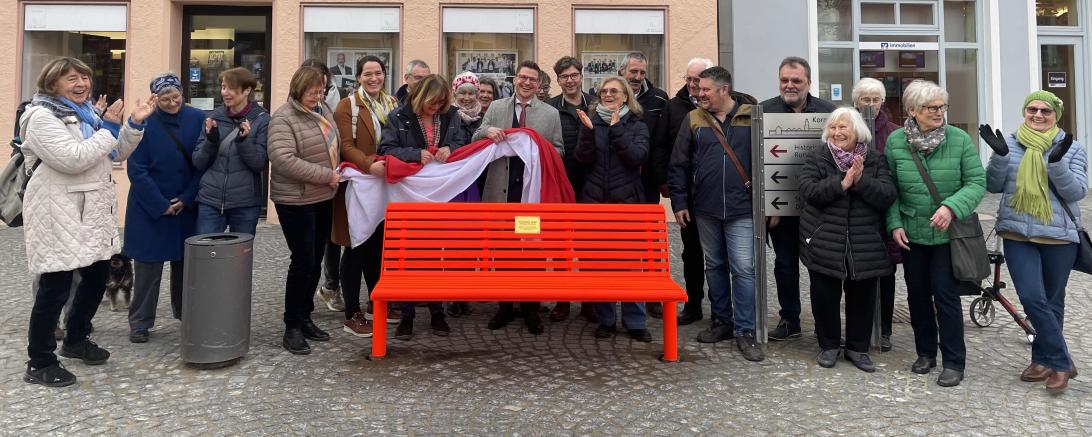 Enthüllung einer Rossa Roten Bank