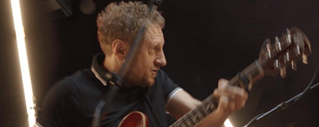 Künstler KUERSCHE bei einem Solo Auftritt