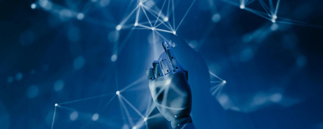 Hand, die nach digitalen Netzen greift.