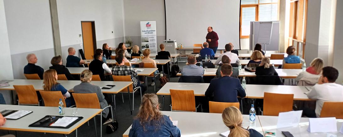 Zahlreiche Teilnehmer waren beim Gründerworkshop „Erfolgreich in die Selbstständigkeit starten“ im Technologie Centrum Westbayern zu Gast, um sich über alle wichtigen Faktoren in einen erfolgreichen Start in die Selbstständigkeit zu informieren.