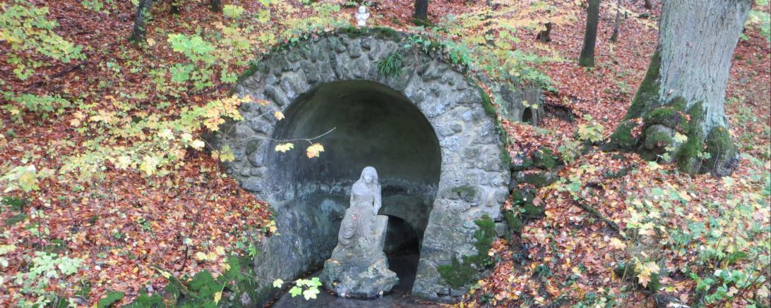 Quellgrotte Ursprung mit Quellnymphe bei Hohenaltheim 