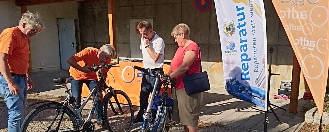 Der ADFC Donau-Ries beim ReparaturCafé in Harburg 
