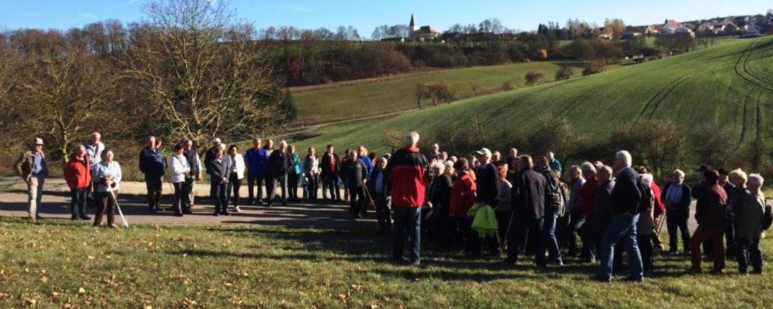 Senioren auf einer Wanderung