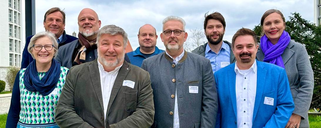 von links nach rechts) Geschäftsführerin Christiane Kickum, Kassenprüfer Christian Bitter, Stellvertreter Wolfgang Weier, 1. Vorsitzender Klaus Stieringer, Schatzmeister Thomas Most, Beisitzer Hans-Peter Weiß, Beisitzer Steffen Hofmann, Stellvertreter Sebastian Macht, Geschäftsstellenleiterin Beatrix Grösgen 