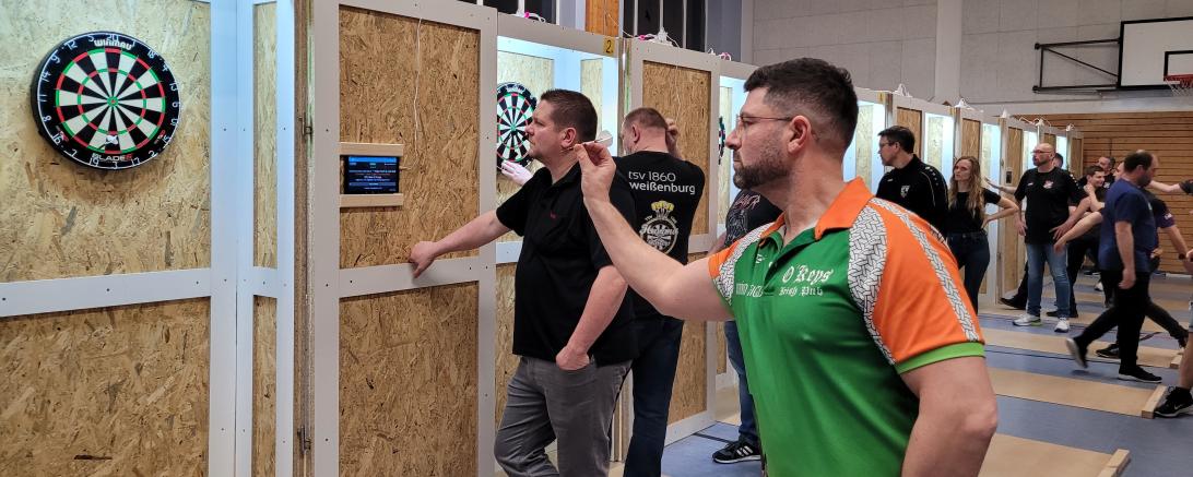 Menschen die Dart Spielen