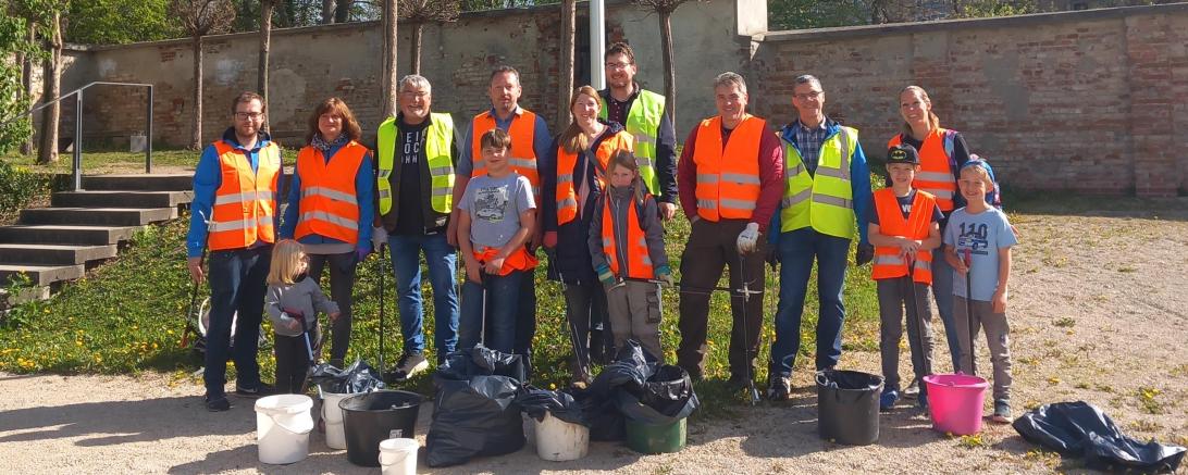 Mitglieder der CSU Rain beteiligten sich an der Flursäuberungsaktion des AWV Nordschwabens. 