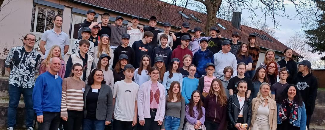 Die Schüler*innen und Lehrkräfte des deutsch-französischen Austausches.