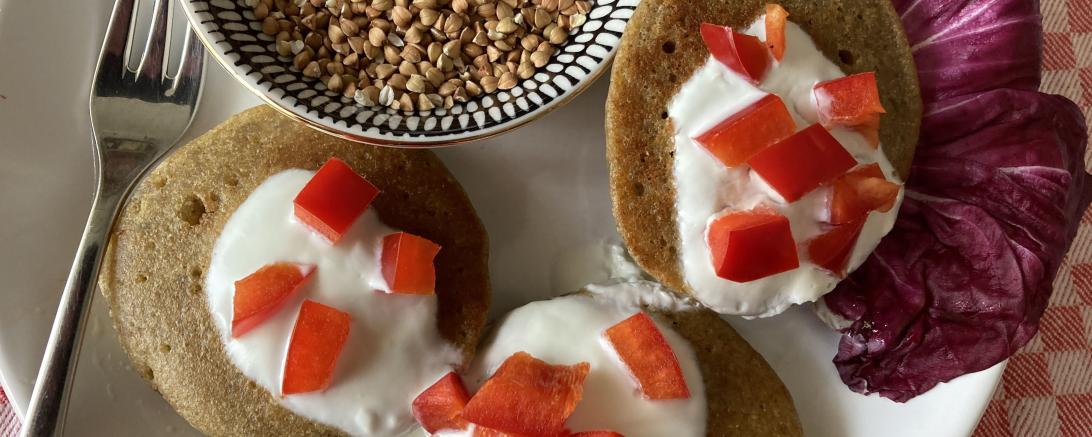 Blinis mit Paprikajoghurt 