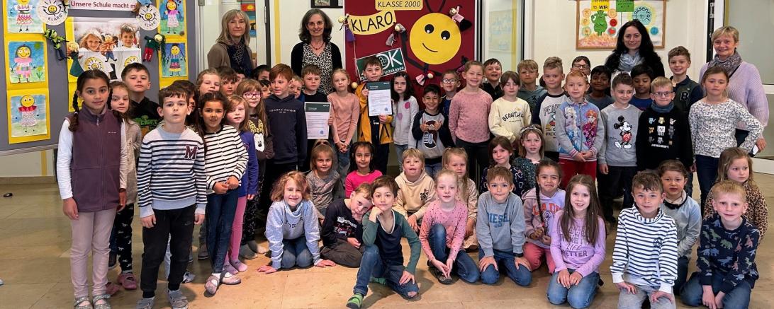 Hier sieht man die Schüler der Leonhard-Fuchs-Grundschule Wemding.