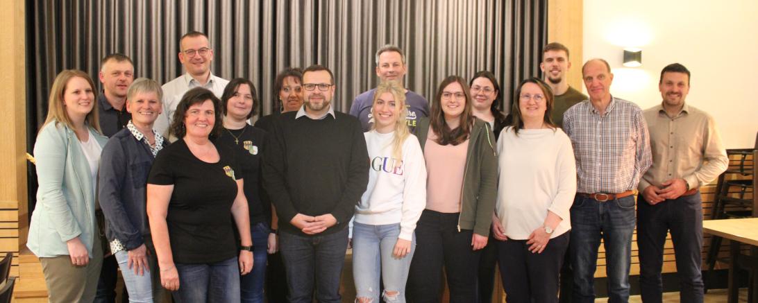 Die neue Vorstandschaft zusammen mit Bürgermeister Christoph Schmidt.