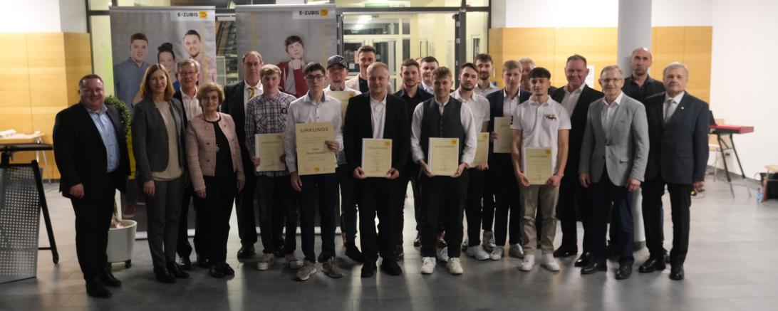 Von links: Christoph Schweyer, Rita Ortler, Peter Schiele, Ursula Kneißl-Eder, Rudolf Kratochvil, Joachim Sigg, Jürgen Lang, Wolfgang Lachner, Franz Rebele