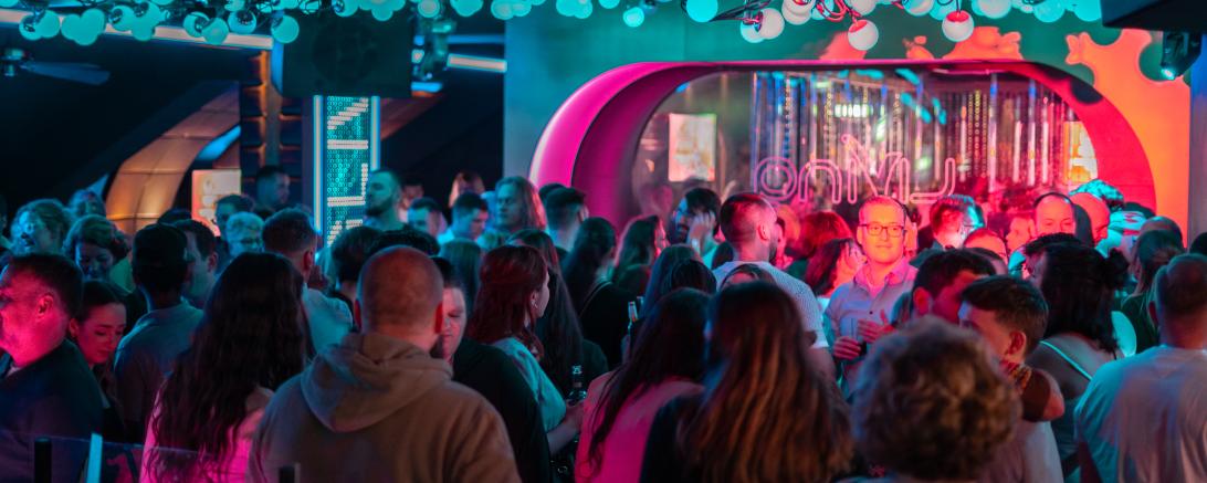 Das Bild zeigt einen Clubabend im Living in Nördlingen. 