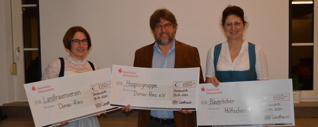 Nicole Binger, Kreisbäuerin, Hans Wenninger, Hospizverein Donau-Ries, Christine Singer, BBV-Landesbäuerin