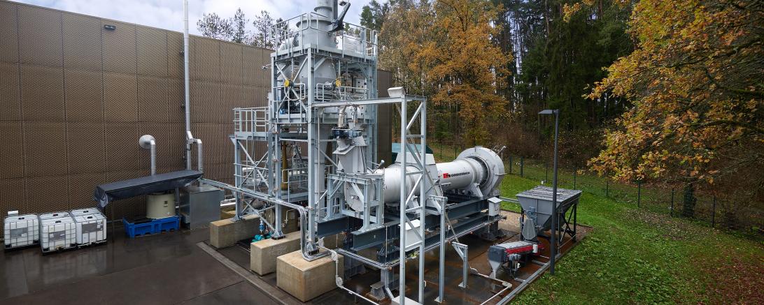 Das Bild zeigt die Recyclinganlage. 