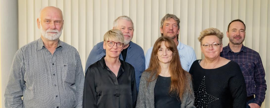 Das Bild zeigt (v.l.n.r.) 2. Vorsitzender Peter Lipinski, 1. Vorsitzende Christine Herz, Beisitzer Robert Bedranowsky und Achim Mayinger, Schatzmeisterin Roswitha Mayinger, Beisitzerin Andrea Gehrig und Schriftführer Gerhard Happacher.