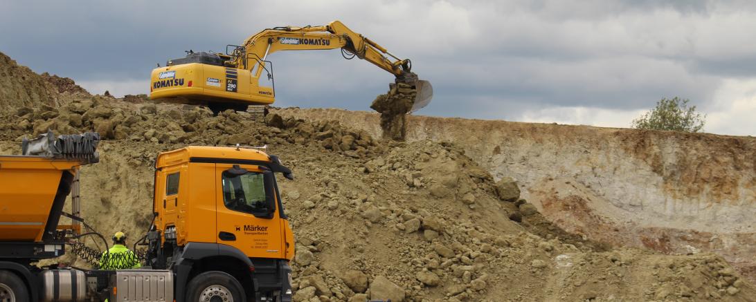 Im Steinbruch Aumühle bei Hainsfarth wird Suevit abgebaut. 