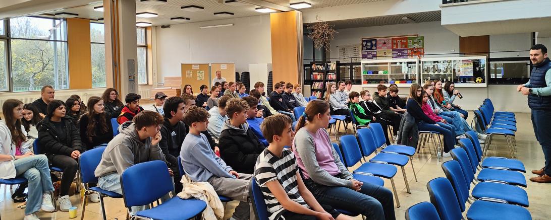 Rege Teilnahme beim ersten Jugendforum in Harburg.