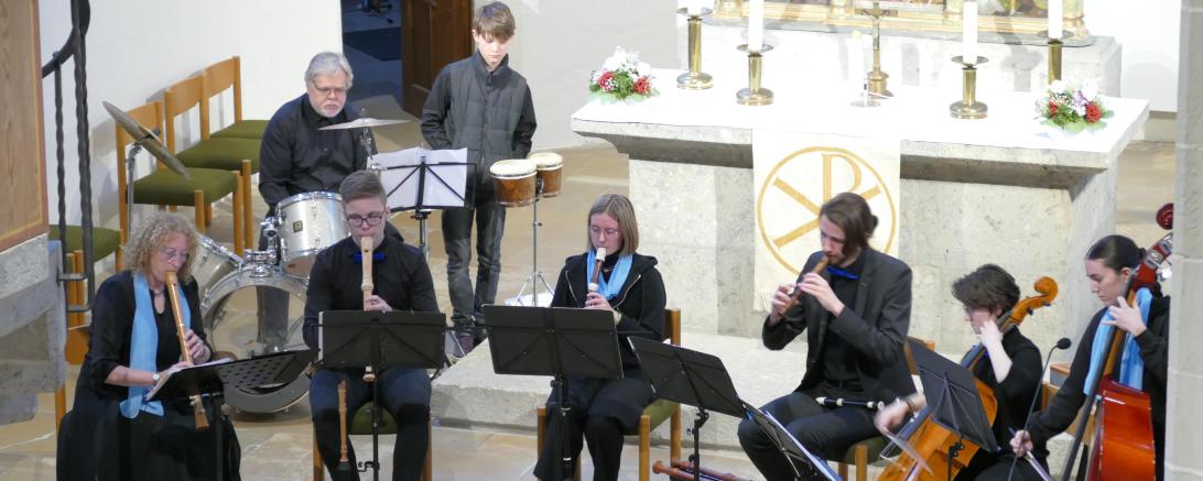 hinten Martin Schnierer und Freddie Werner, vorne von links nach rechts: Elke Moll, David Wagner, Paula Mayr, Daniel Funk, Aaaron und Nathalie Stängle  