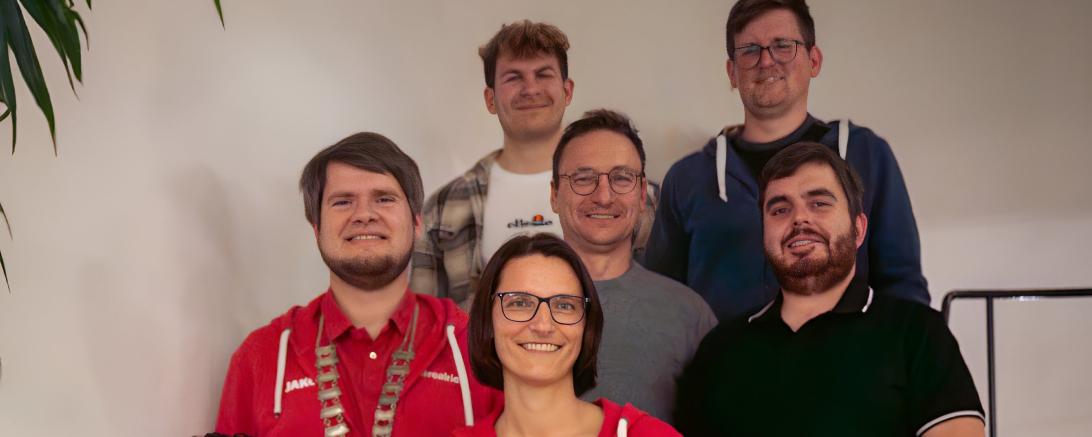 Oben: Simon Zoller (Hofmarschall), Enrico Dietrich (Schatzmeister) Mitte: Florian Riehl (Präsident), Melissa Schwab (Vizepräsidentin), Karl Bittner (Generalsekretär), Patrick Berner (Ze-remonienmeister),  Unten: Sandra Burkhardt (Federmeisterin), Conny Hahn (Obersthofmeisterin)