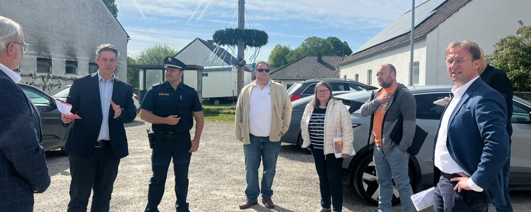 Beim Vor-Ort-Termin wurde nach einer Lösung gesucht.