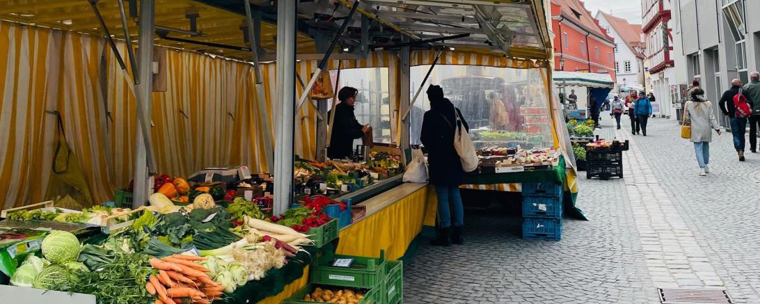 Der Nördlinger Wochenmarkt findet aufgrund des Feiertages am 1. Mai bereits am 30. April statt.
