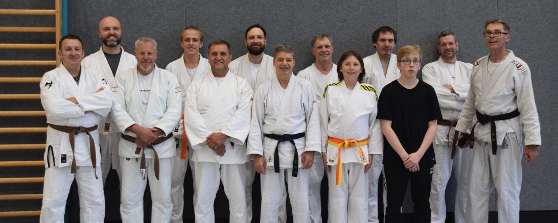 Die besten Ju-Jutsu-Kämpfer Bayern fanden sich zu einem Landestechniklehrgang in Donauwörth ein.