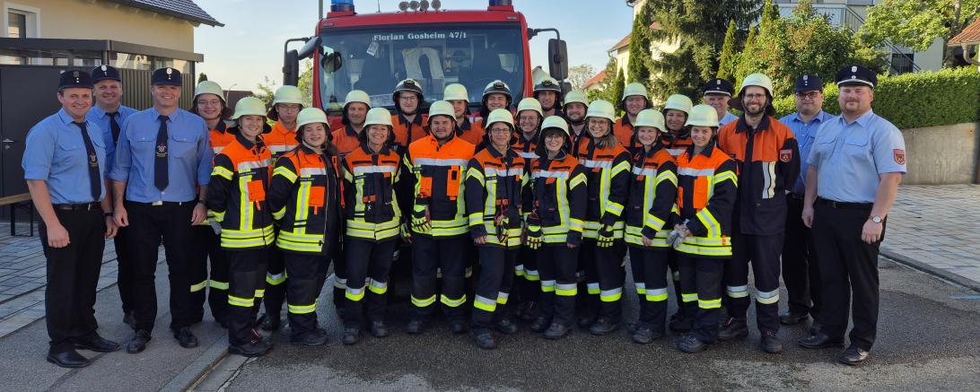 Gruppenbild der 21 Kameradinnen und Kameraden. 