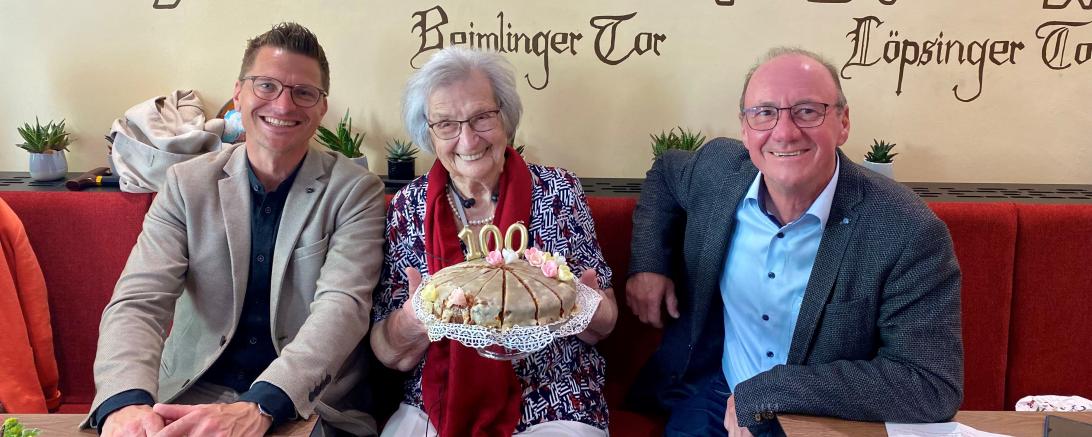 Das Bild zeigt: OB David Wittner, Waltraud Schaffner und Erwin Seiler. 