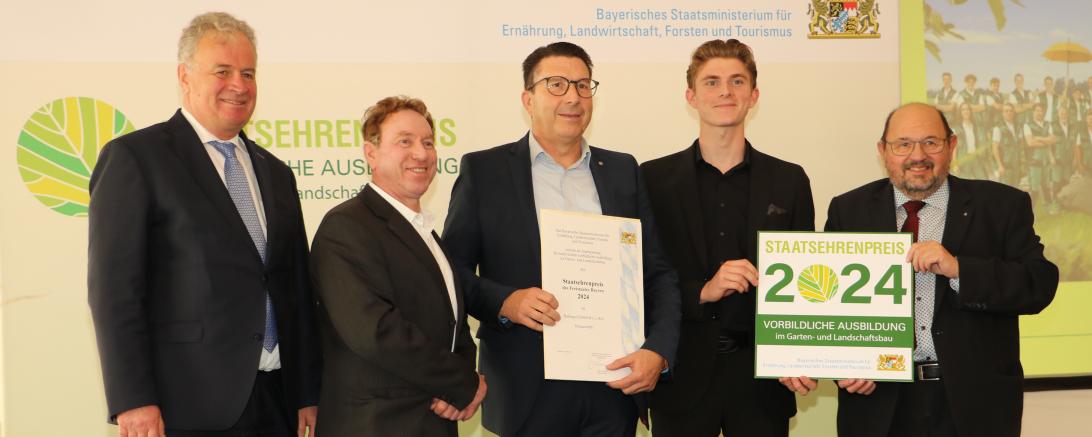 Hier sieht man die Preisübergabe an die Firma Bullinger für vorbildliche Ausbildung.